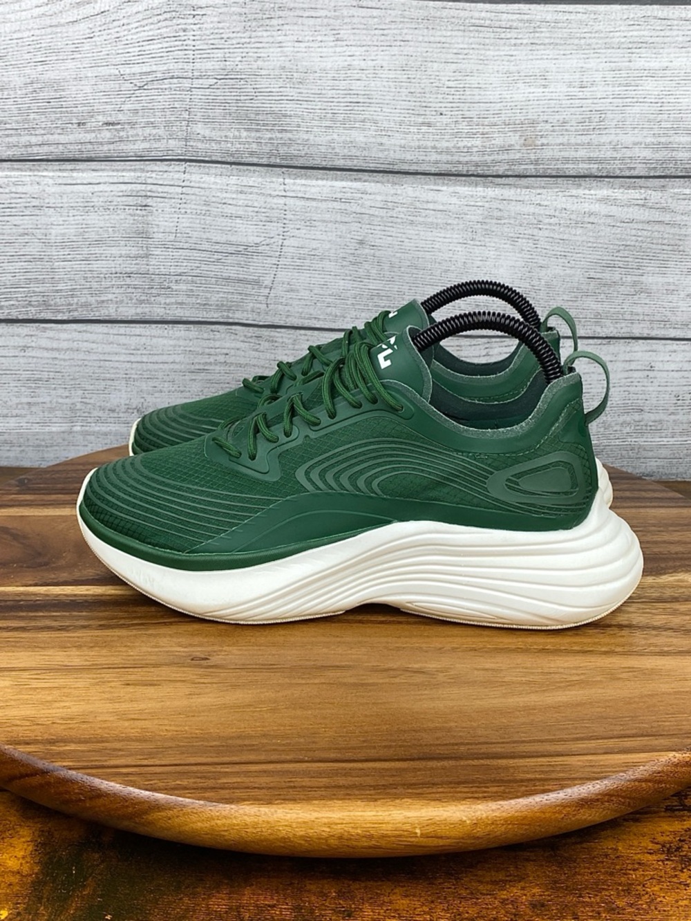 APL Streamline Great Green White Running Shoes Women’s Sneaker Size 7